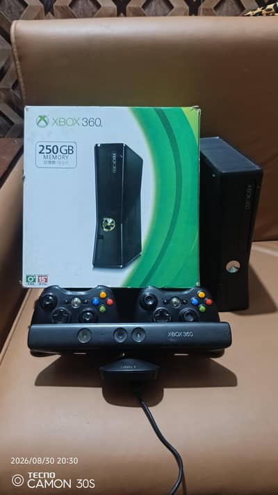 Xbox 360 (320GB) - Jailbroken / RGH - 2 Wireless Controller
