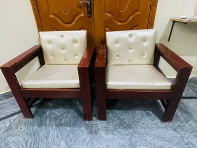 Bed with 2 chairs