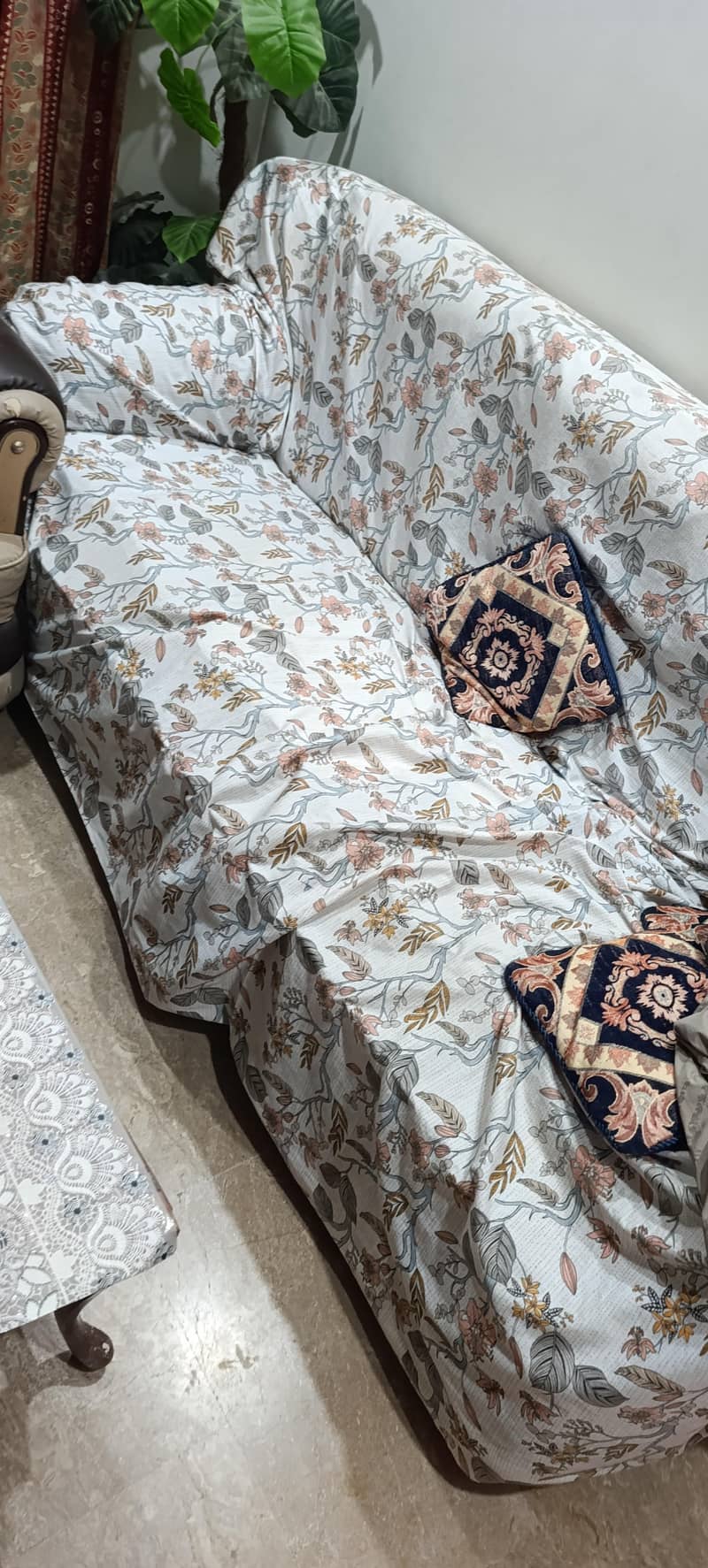 5 seater sofa 0