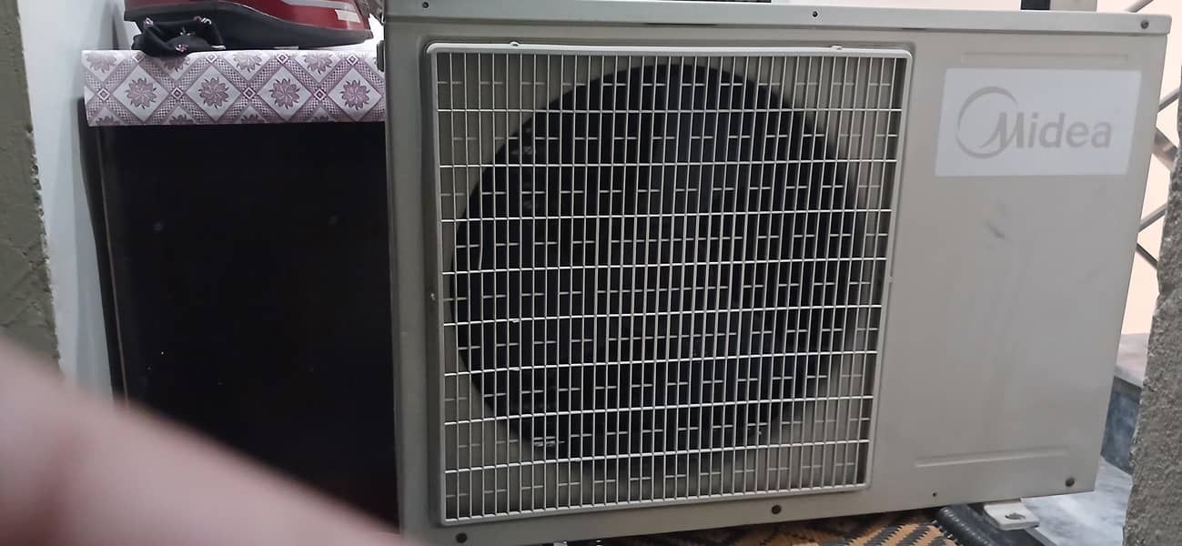 Split AC With all Accessories 4