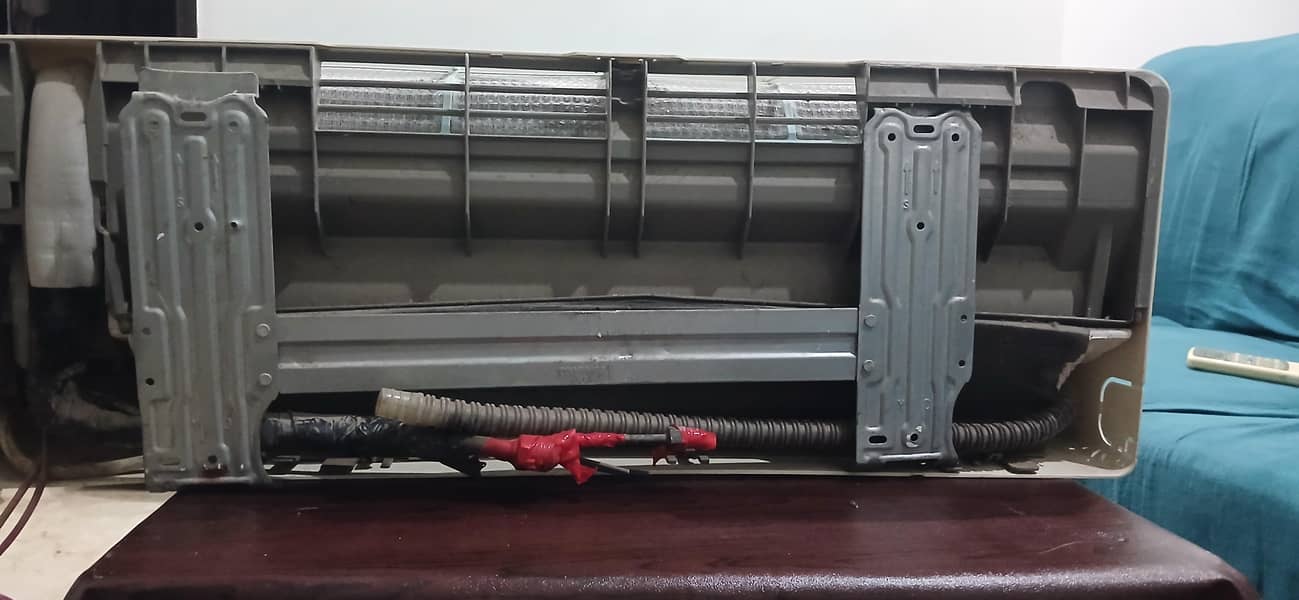 Split AC With all Accessories 7