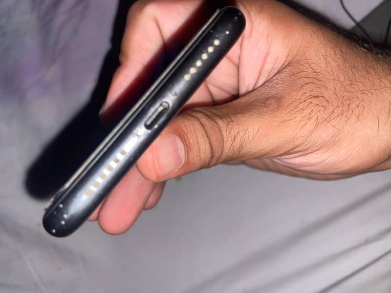 Apple iPhone 11 3