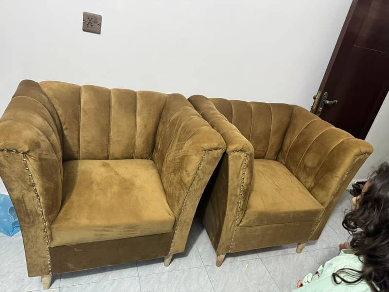 2 seperate sofa 0