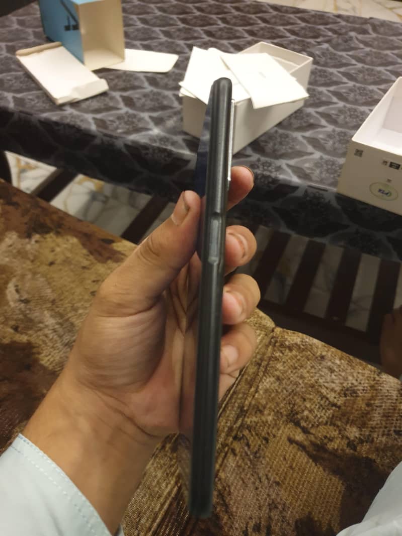 OPPO A76 1