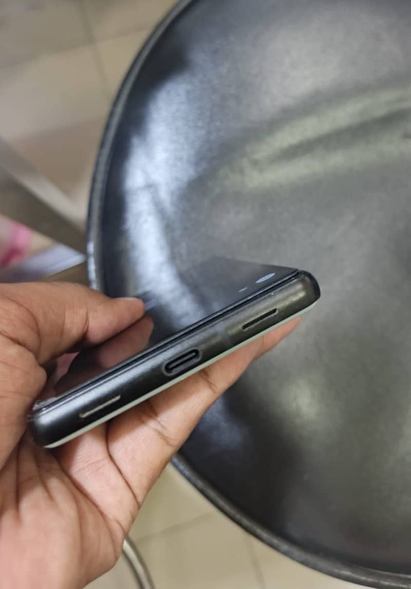 Google Pixel 6a 5