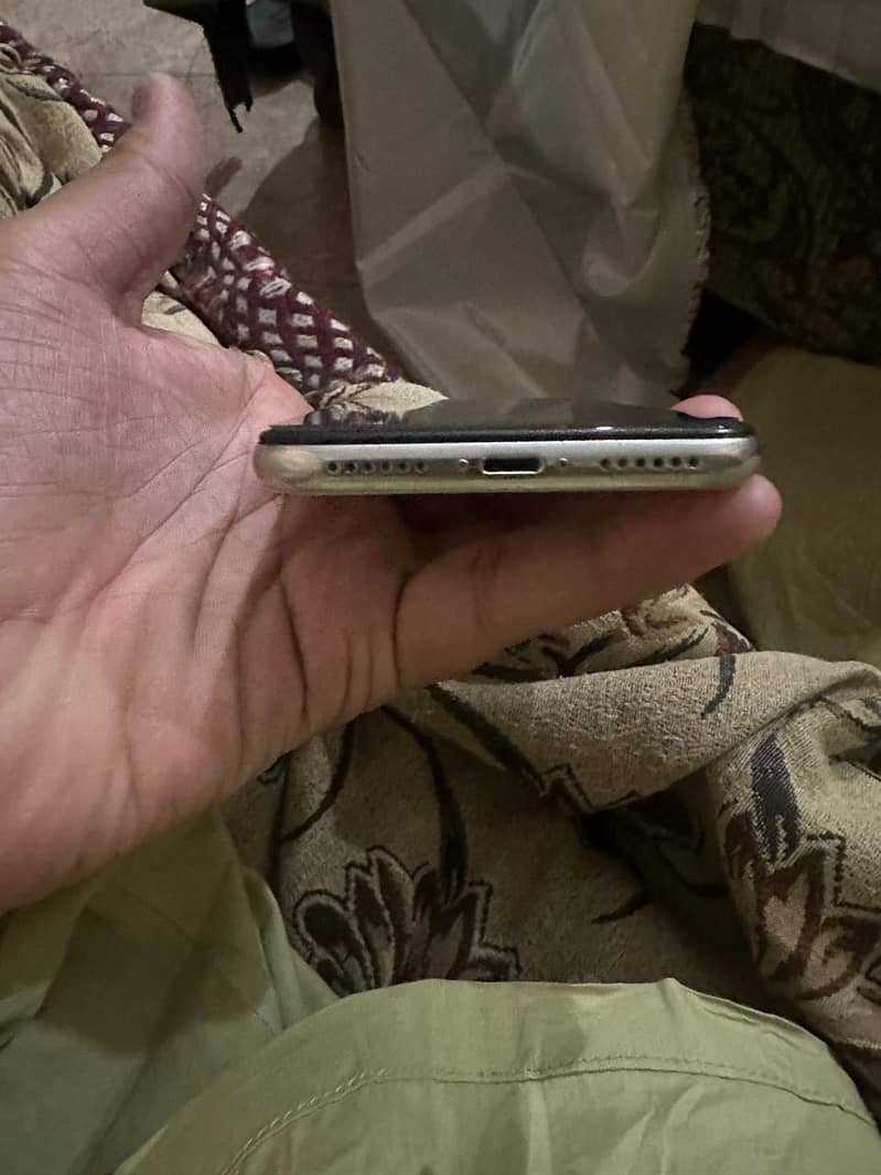 Apple iPhone X 3