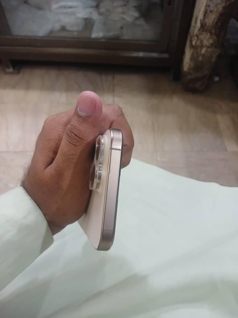 Apple iPhone 16 Pro Max 3