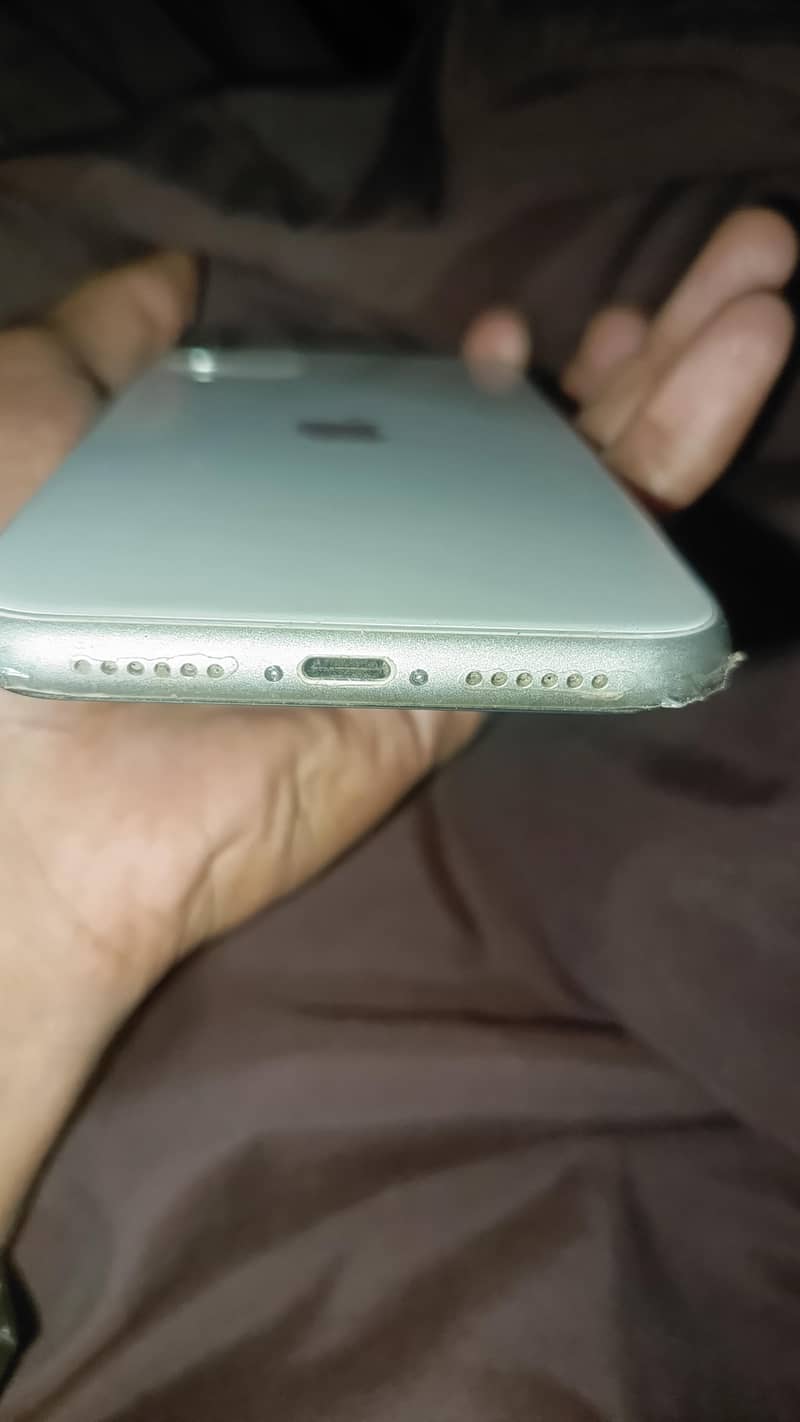Apple iPhone 11 3