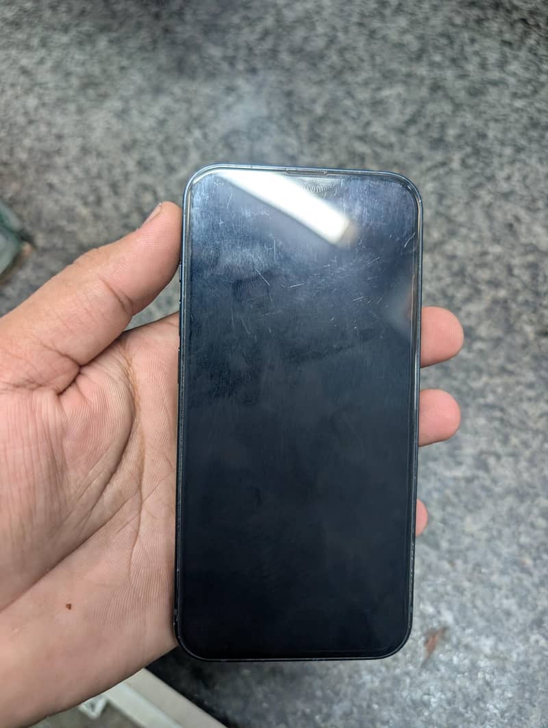 Apple iPhone 13 5