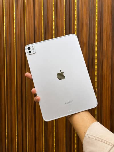 ipad pro M4 256gb in box urgent seal