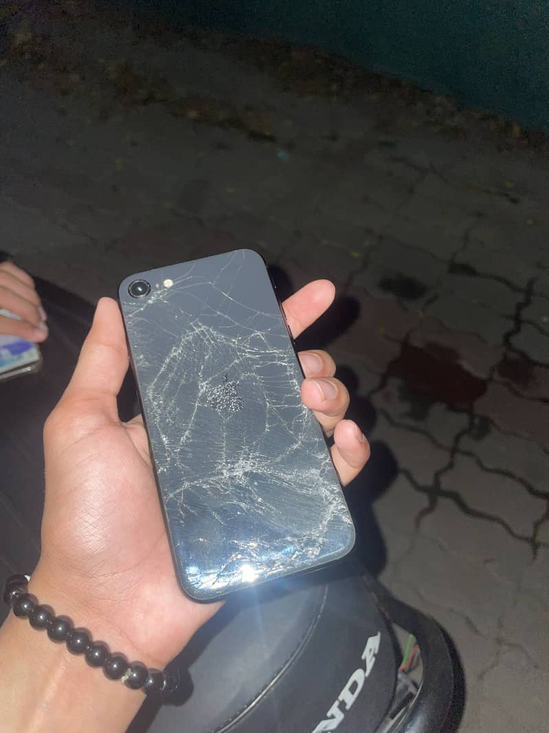 Apple iPhone SE2 jv 1