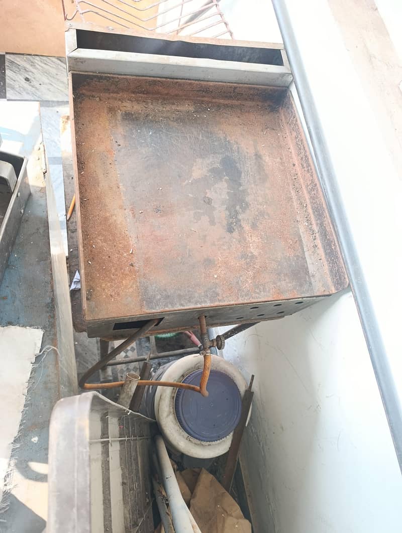 shawarma counter & breeding table 2