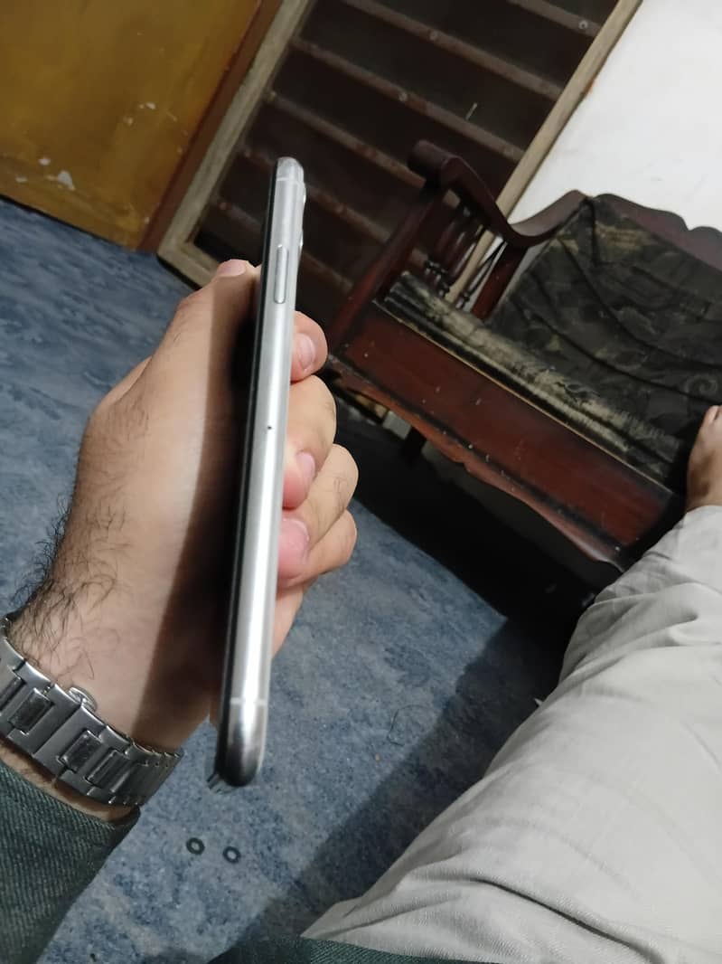 Apple iPhone 11 Pro Max 2
