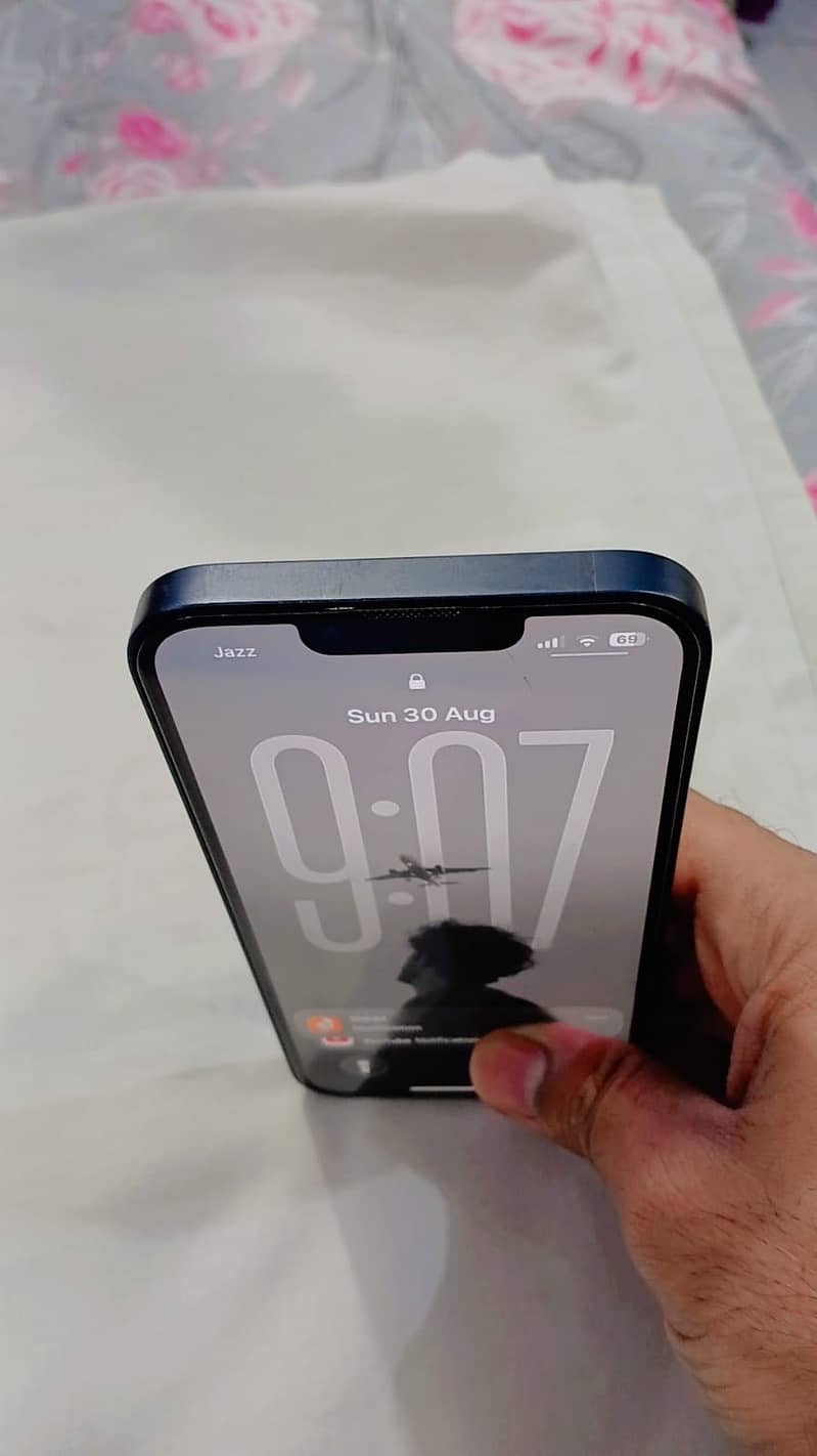 Apple iPhone 13 5