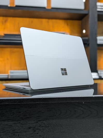 Microsoft Surface Laptop Studio - RTX 3050 Ti 4GB - Core i7 11th Gen