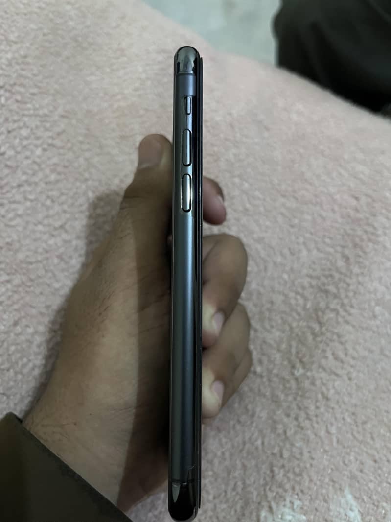 Apple iPhone 11 Pro 1