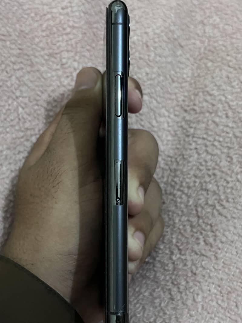 Apple iPhone 11 Pro 2