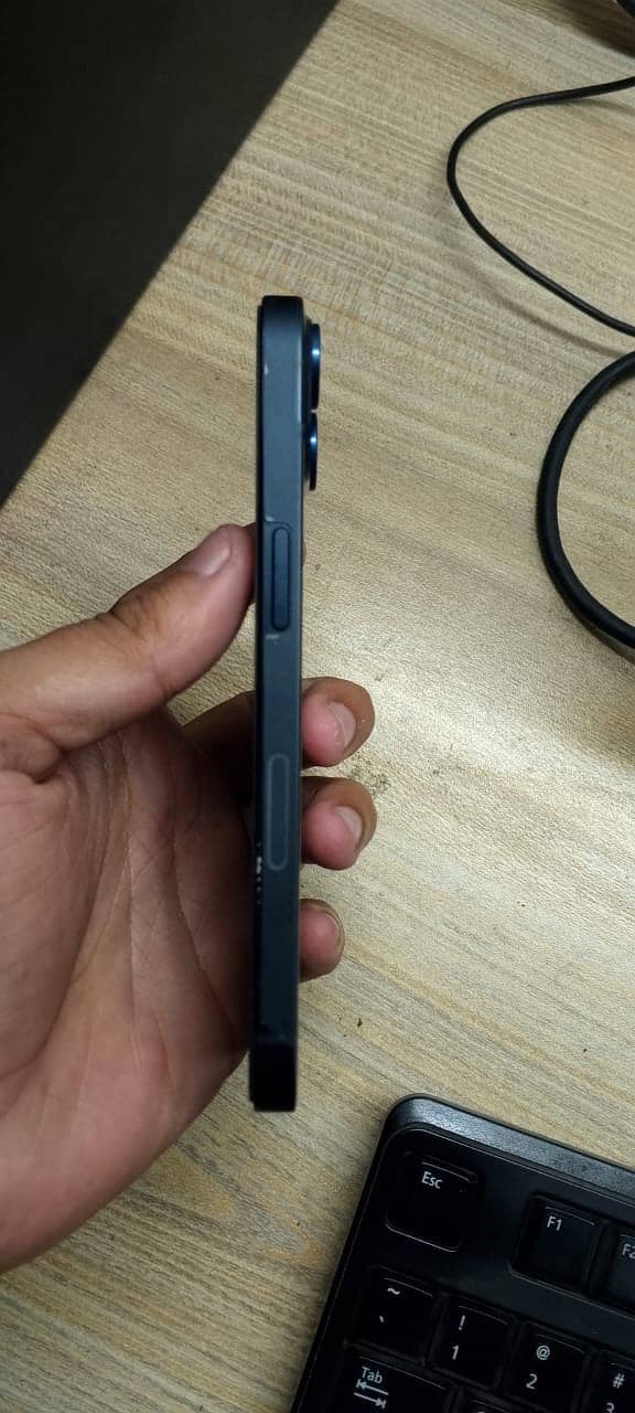 Apple iPhone 13 2