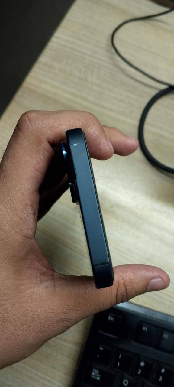 Apple iPhone 13 5