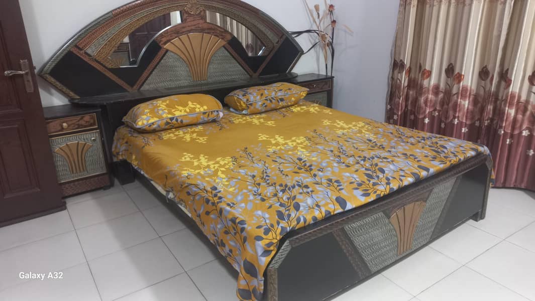 bed two side table and dressing table 0
