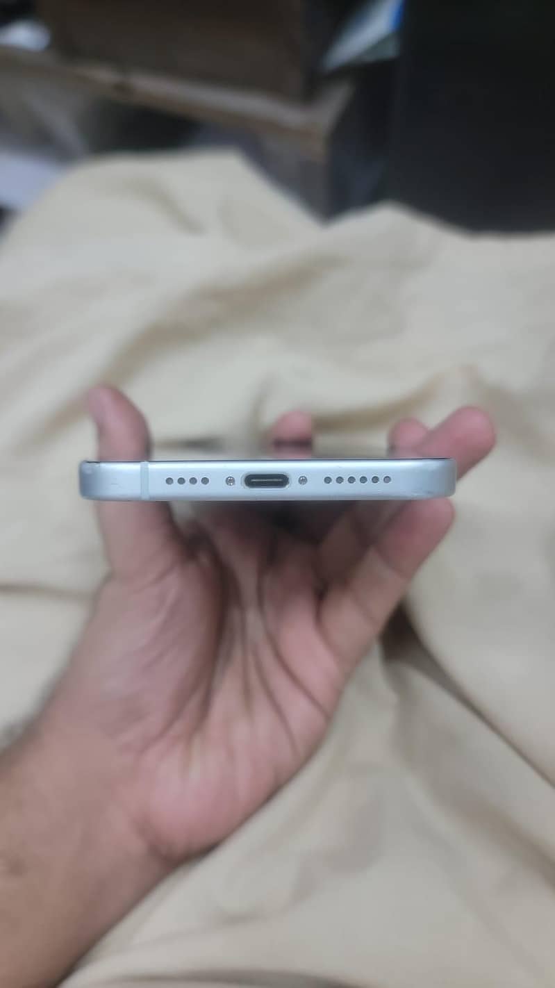 Apple iPhone 15 plus 4
