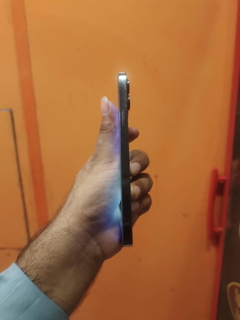 Apple iPhone 12 Pro Max 3