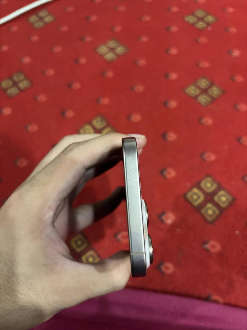 Apple iPhone 16 Pro Max 3