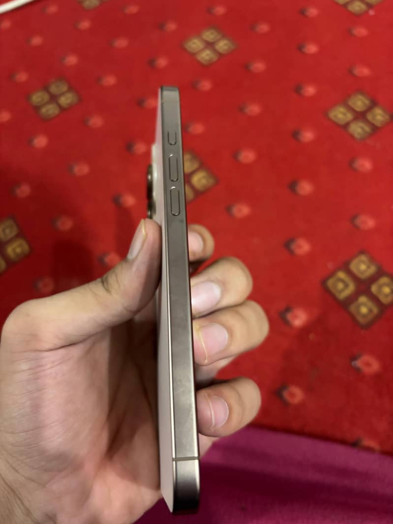 Apple iPhone 16 Pro Max 4