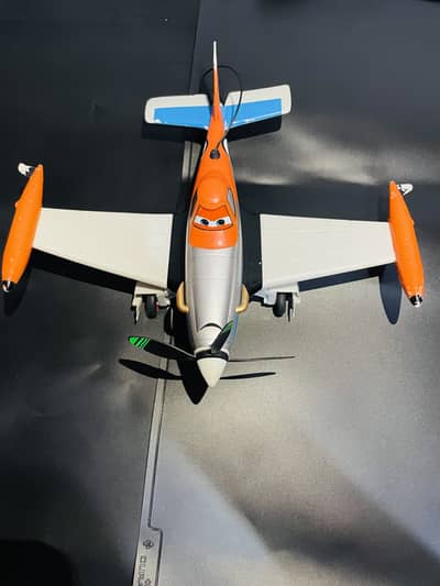 Plane-Dusty crop hopper-7