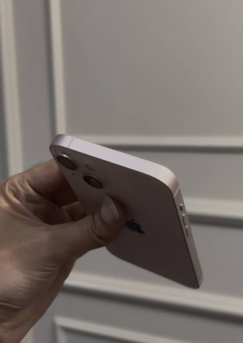 Apple iPhone 13 2