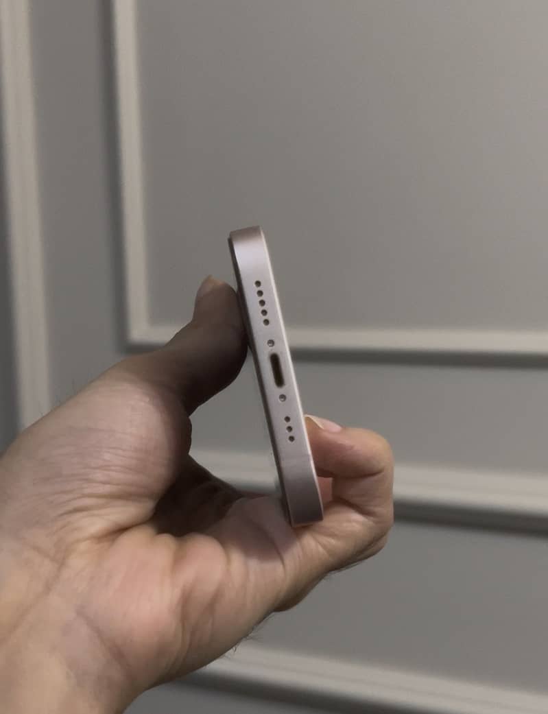 Apple iPhone 13 4