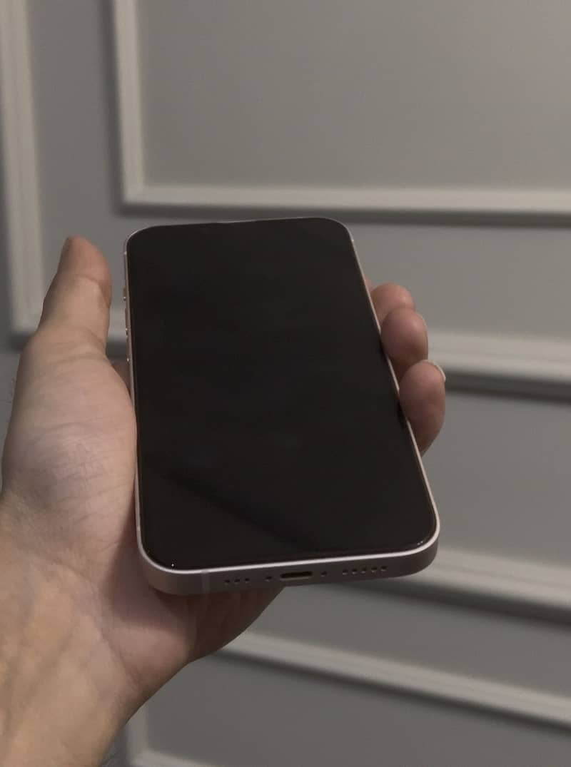 Apple iPhone 13 5