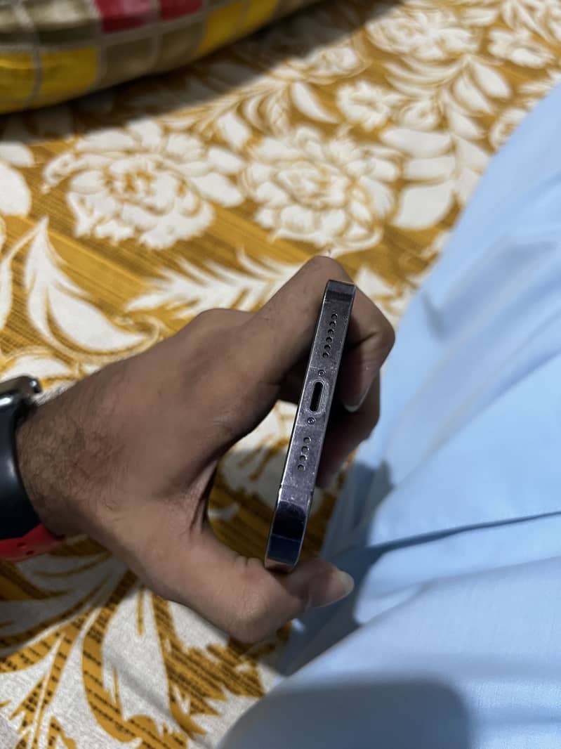 Apple iPhone 14 Pro Max 4
