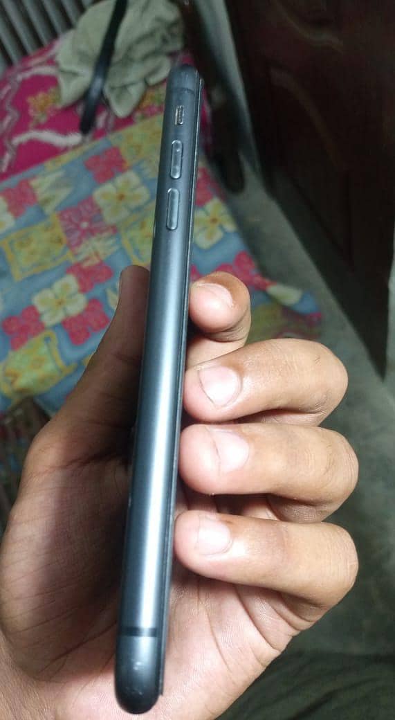 Apple iPhone 11 3
