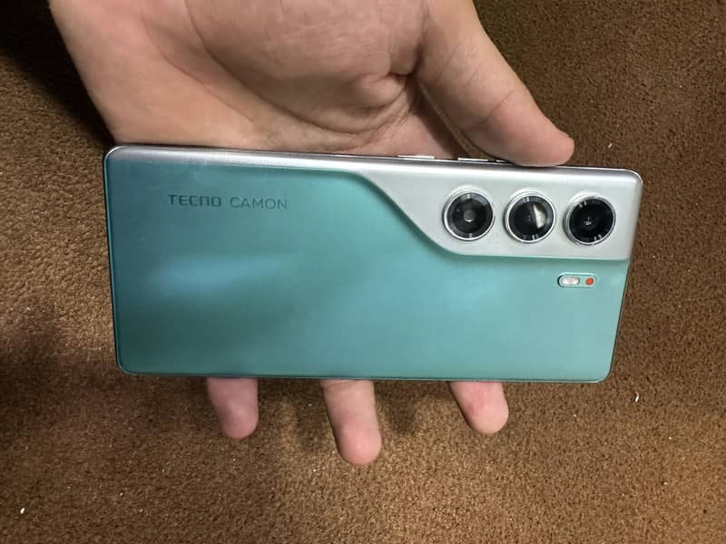 Tecno CAMON 40 Pro 4