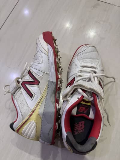 New balance cricket spikes shoes