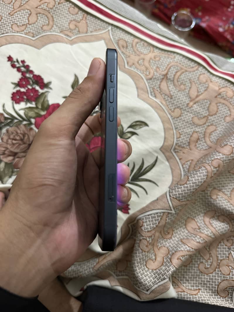 Apple iPhone 13 2