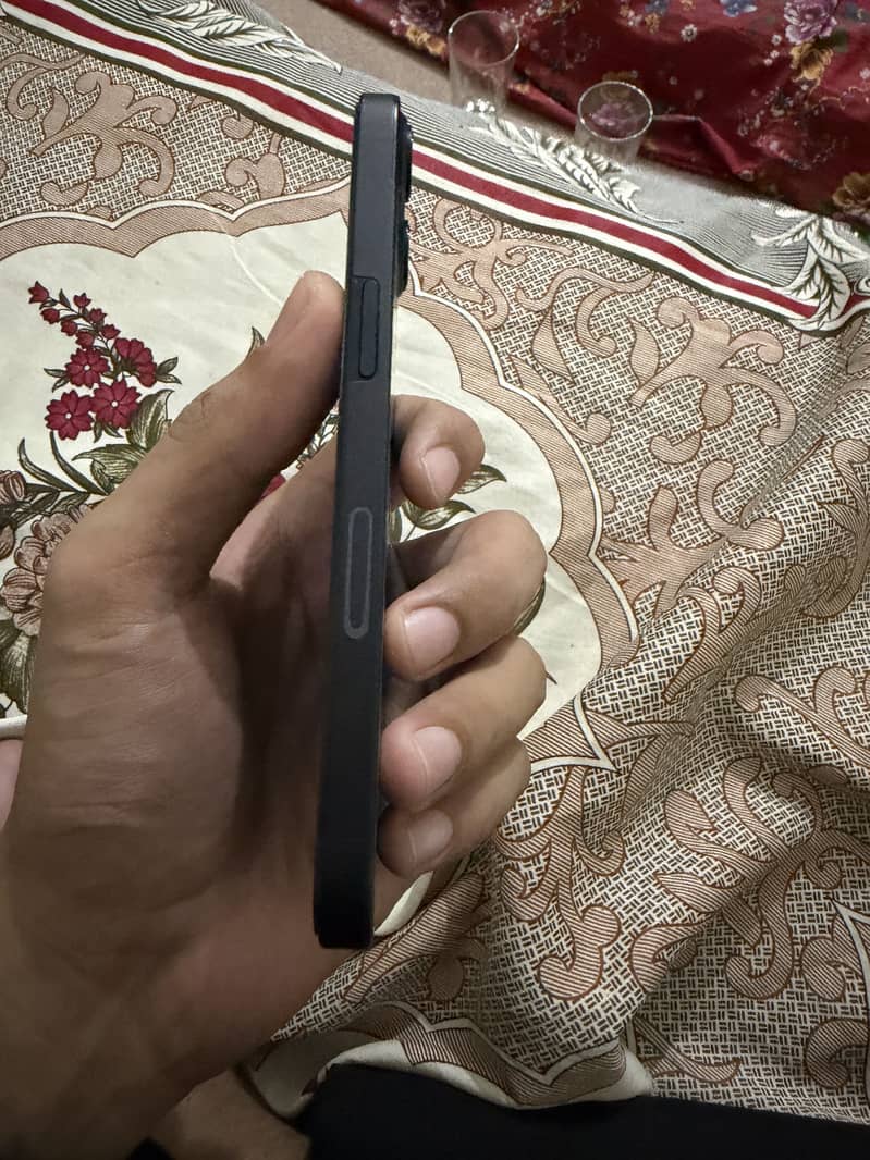 Apple iPhone 13 16