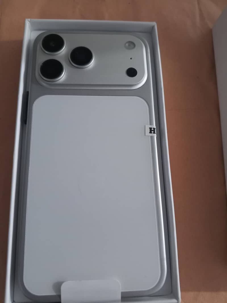 Apple iPhone 17 Pro Max 3