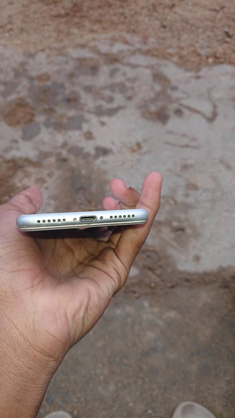 IPhone 7 4