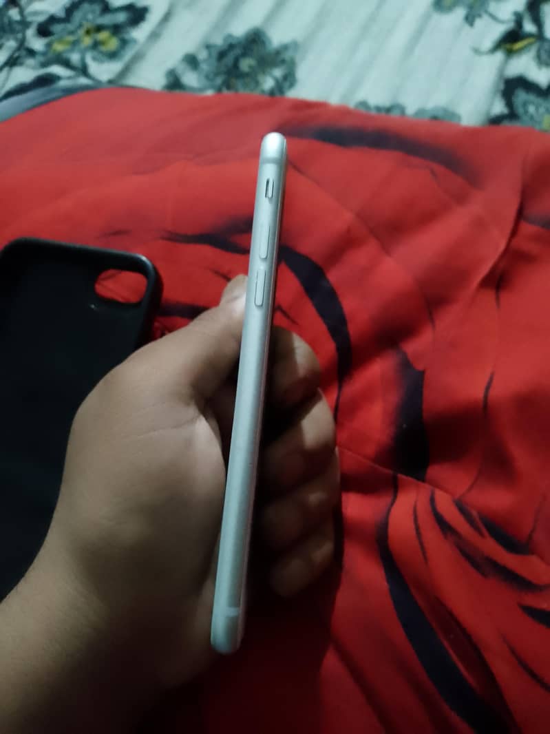 Apple iPhone 8 1