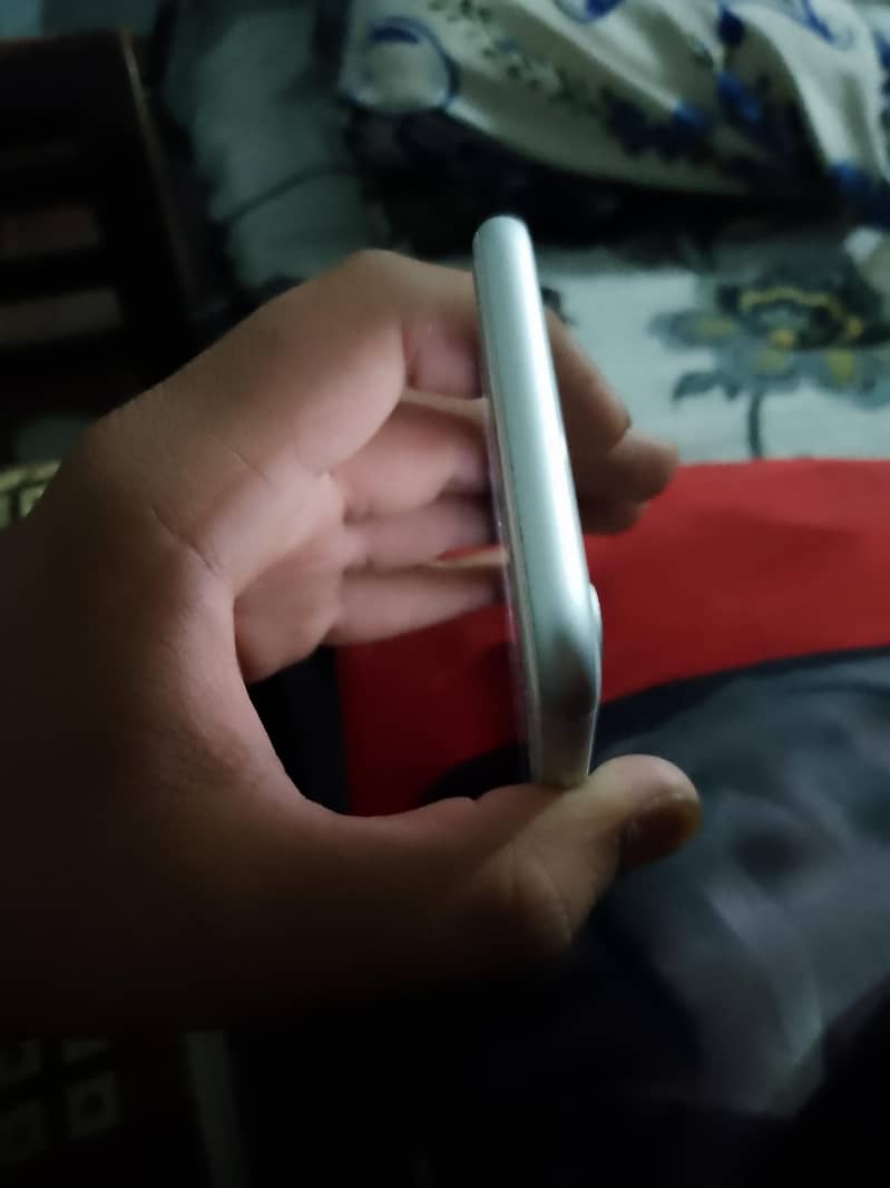 Apple iPhone 8 4