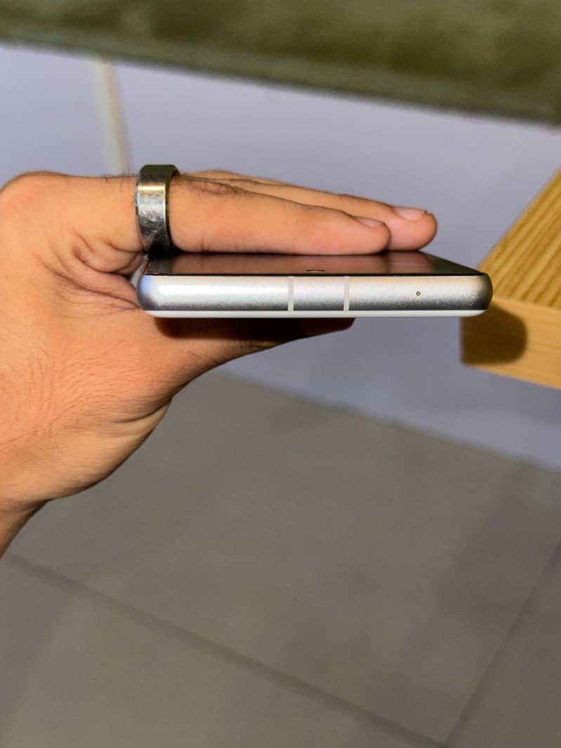 Google Pixel 7a 5