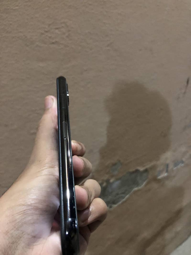 Apple iPhone X 5