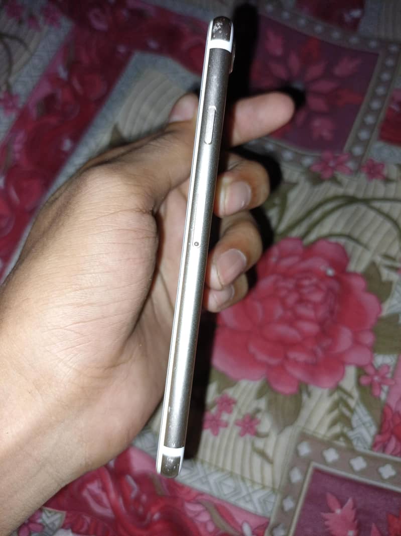Apple iPhone 7 3