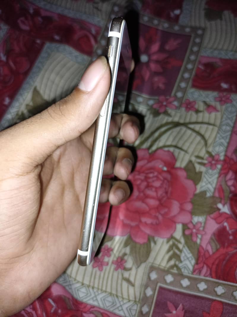 Apple iPhone 7 4
