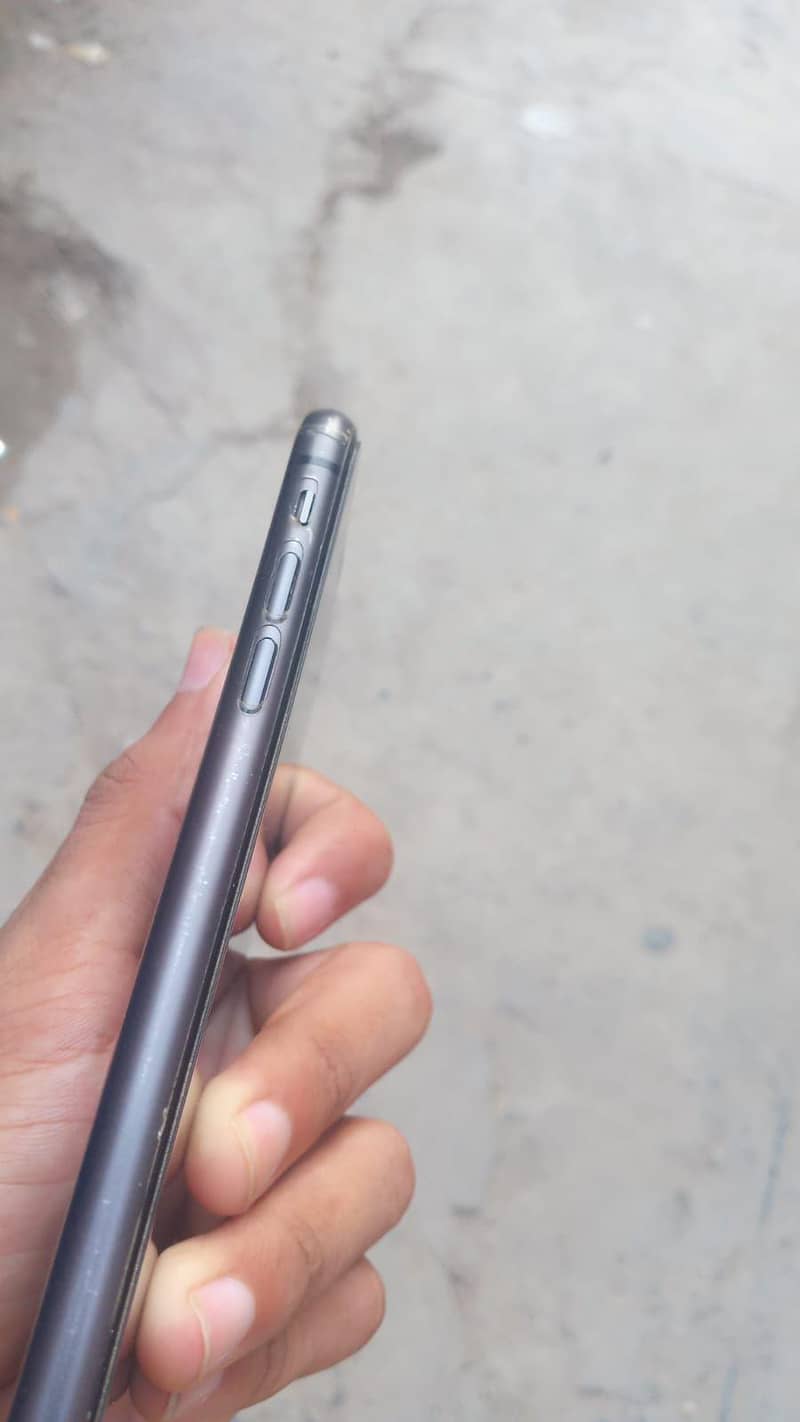 Apple iPhone 11 5