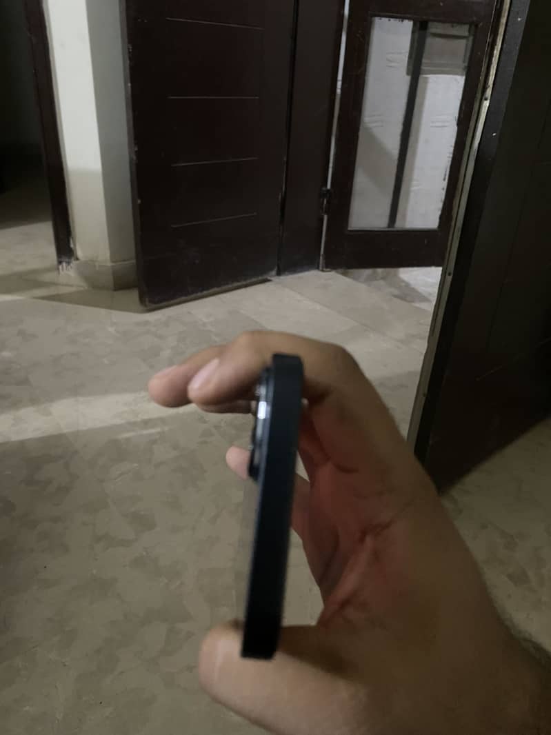 Apple iPhone 13 1