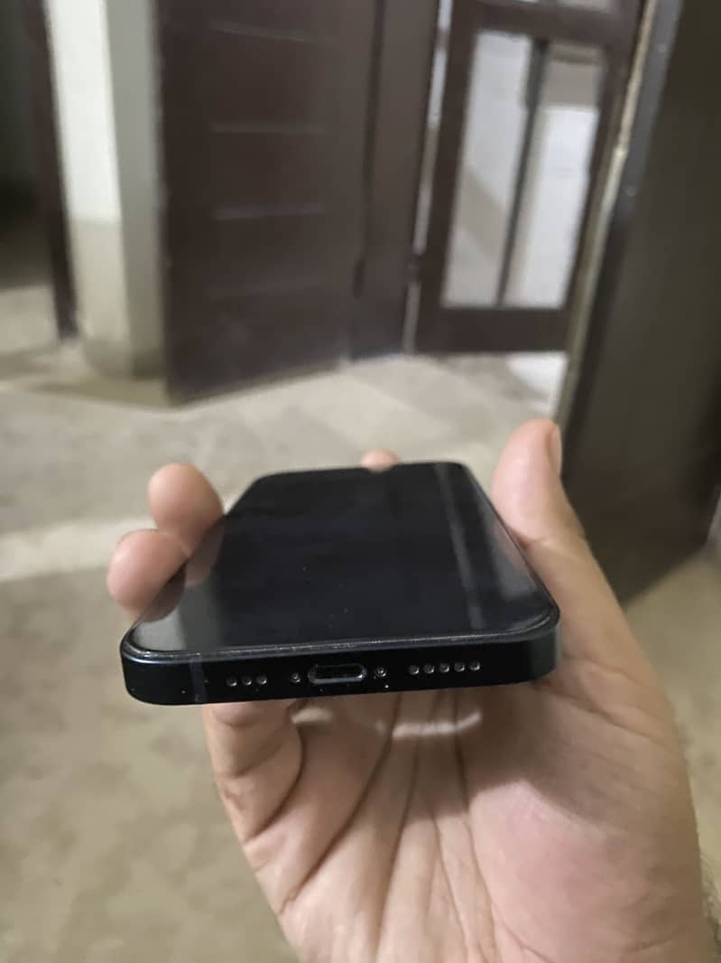 Apple iPhone 13 2