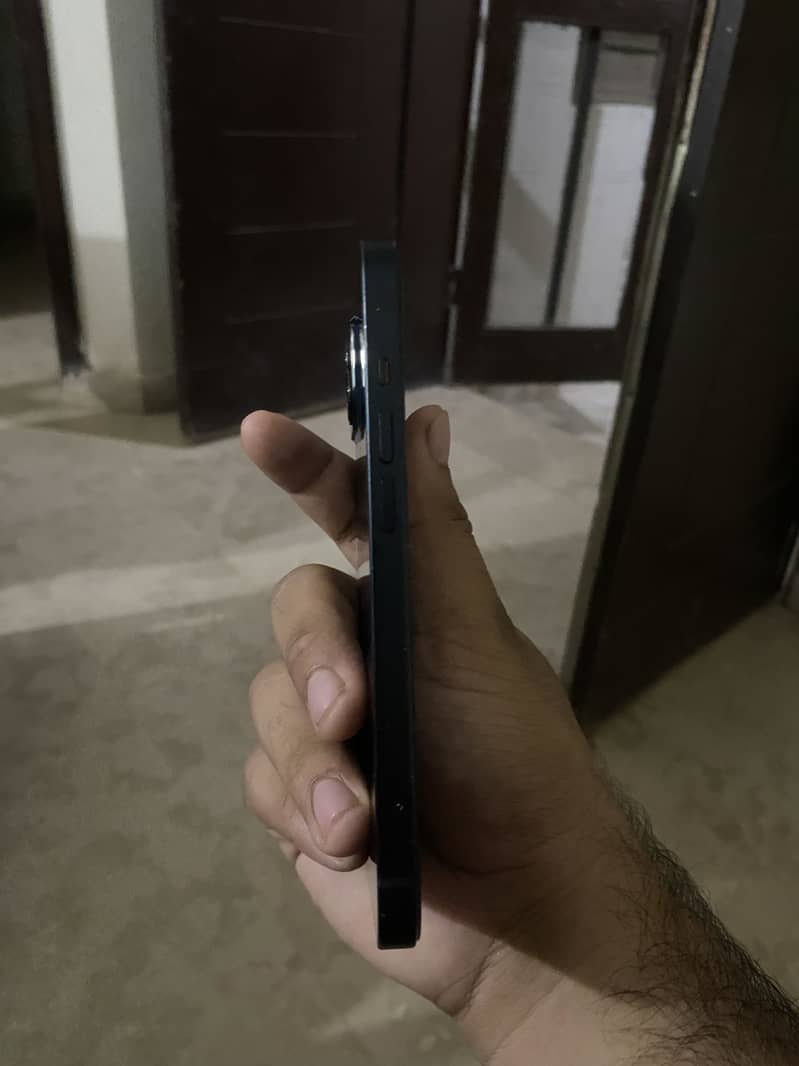 Apple iPhone 13 4